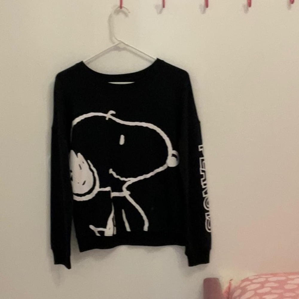 A snoopy sweat shirt for women